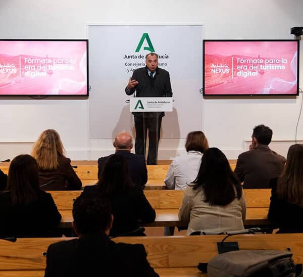 La Junta lidera la revolución digital del turismo con un plan de formación gratuito para 3.000 profesionales