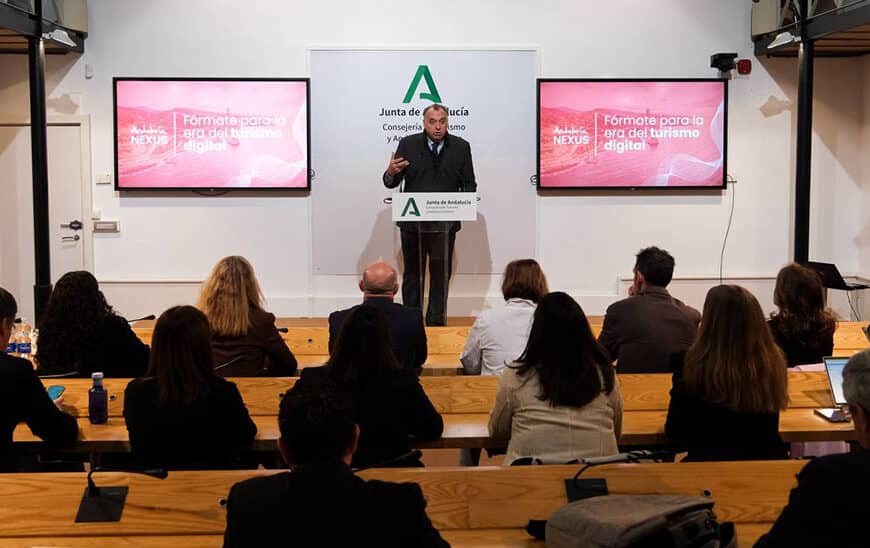 La Junta lidera la revolución digital del turismo con un plan de formación gratuito para 3.000 profesionales