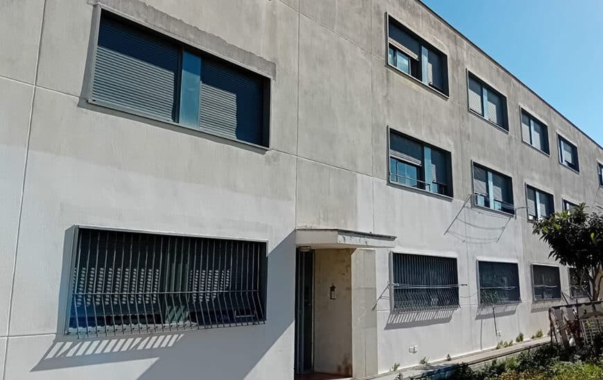 La Junta rehabilitará edificio de 84 viviendas públicas en La Piñera, Algeciras