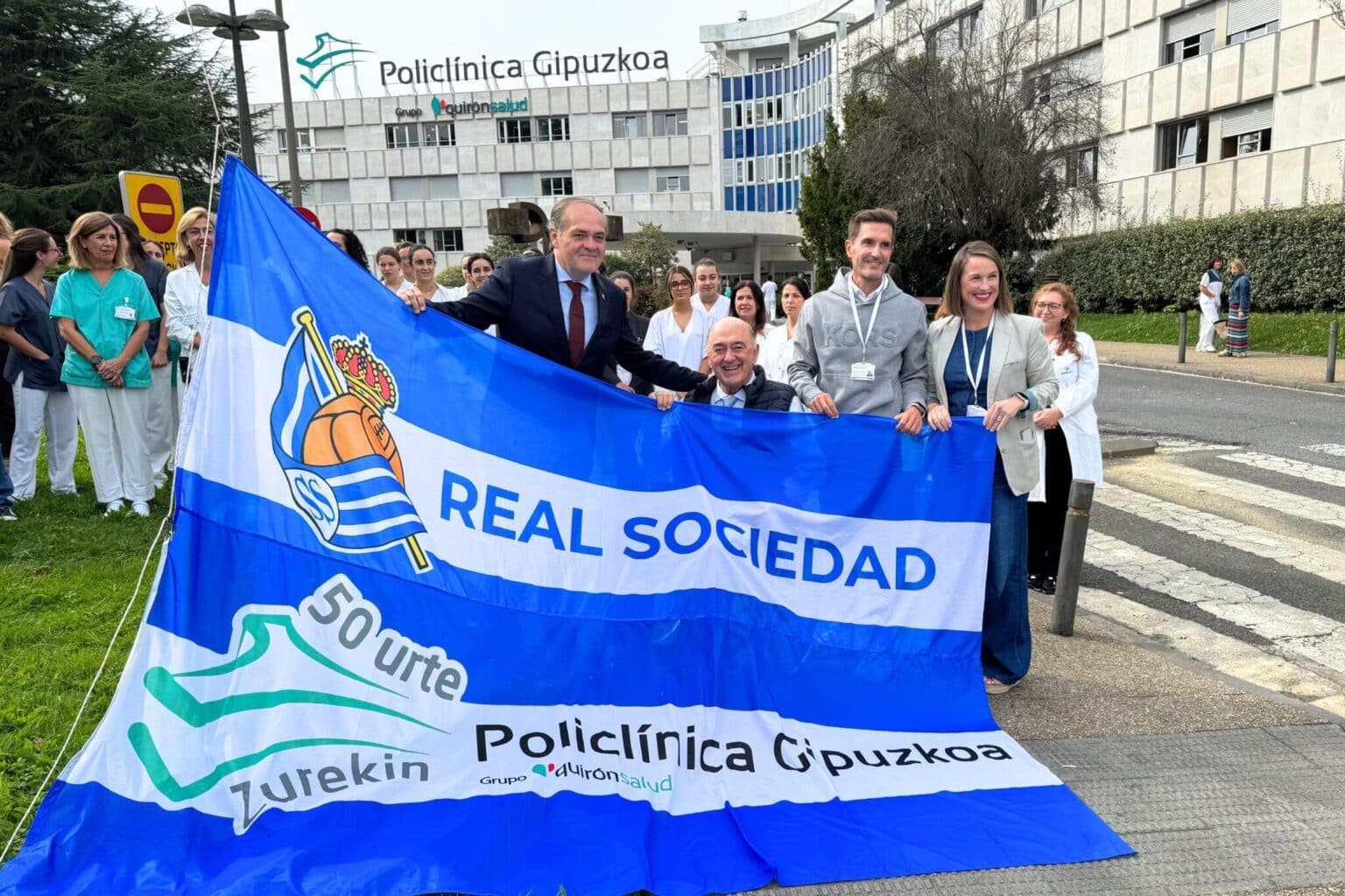 La Real Sociedad Celebra Medio Siglo de Excelencia Médica de Policlínica Gipuzkoa en Anoeta 1 La Real Sociedad homenajeará a Policlínica Gipuzkoa este domingo en el Estadio de Anoeta con motivo de su 50 aniversario