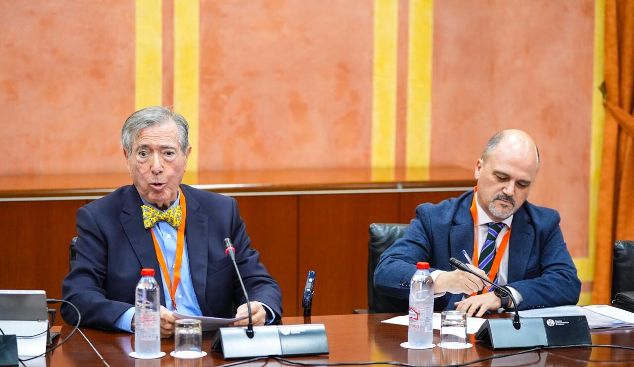 Manuel Ángel Martín y Daniel Ron presentan en el Parlamento la postura de CEA sobre el Presupuesto 2026 1 Manuel Ángel Martín y Daniel Ron presentan en el Parlamento la postura de CEA sobre el Presupuesto 2026