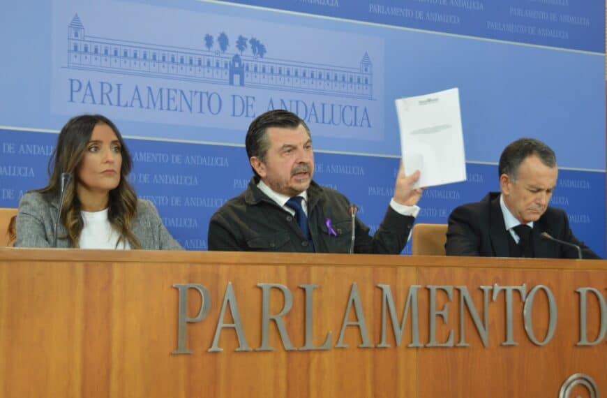 Toni Martín, junto a Beatriz Jurado y Pablo Venzal