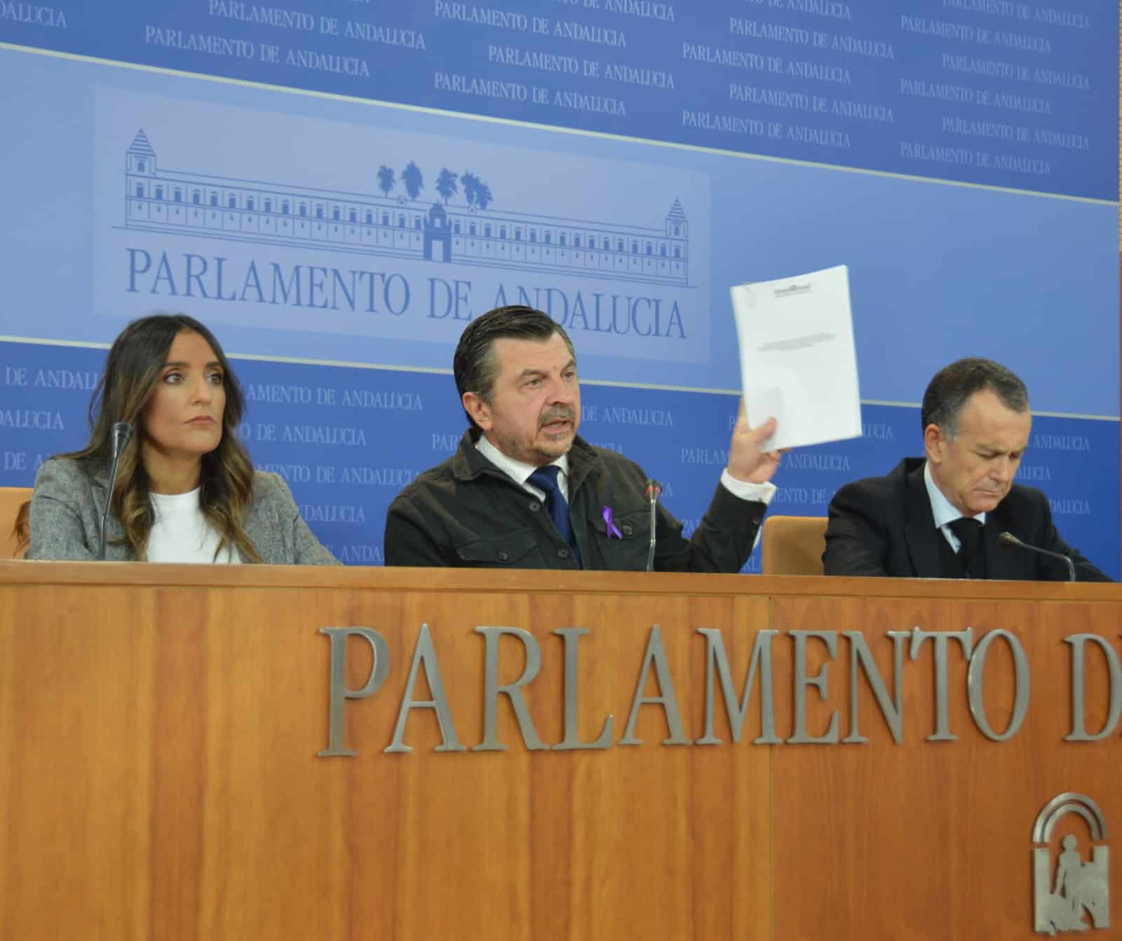 Montero y Maíllo vulneran el acuerdo de financiación de 2018 en un nuevo ataque a Andalucía 1 Toni Martín, junto a Beatriz Jurado y Pablo Venzal