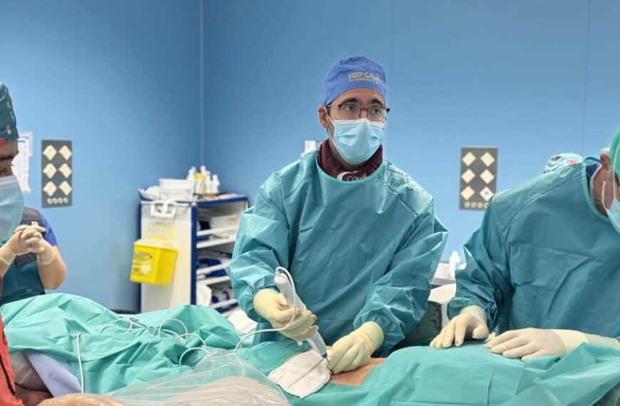 Policlínica Gipuzkoa realiza la primera intervención mínimamente invasiva del territorio contra la claudicación por la estenosis lumbar