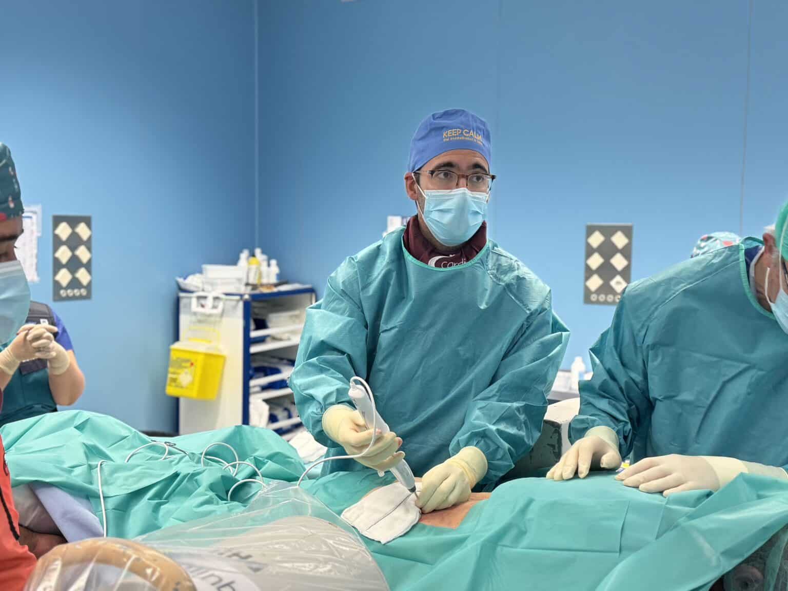 Policlínica Gipuzkoa realiza la primera intervención mínimamente invasiva del territorio contra la claudicación por la estenosis lumbar