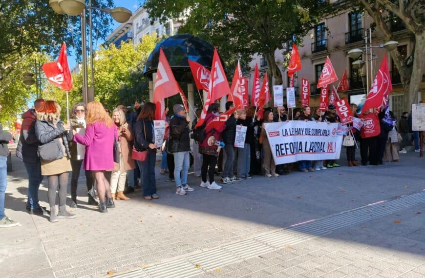 La plantilla de Cruz Roja denuncia el caos salarial que impone la entidad a sus trabajadores y trabajadoras.