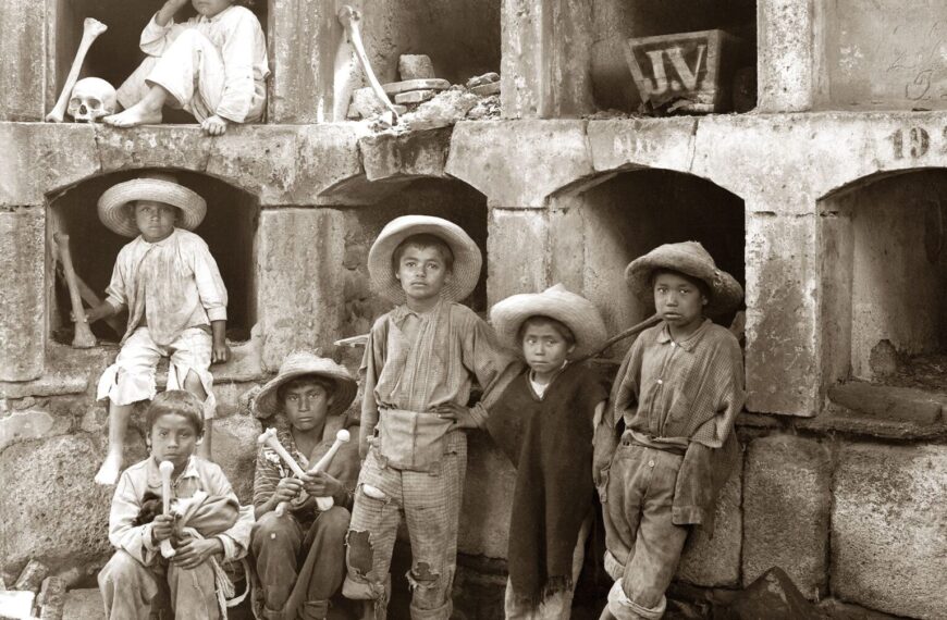 La exposición 'México en blanco y negro' reúne fotografía histórica y arte contemporáneo en Madrid