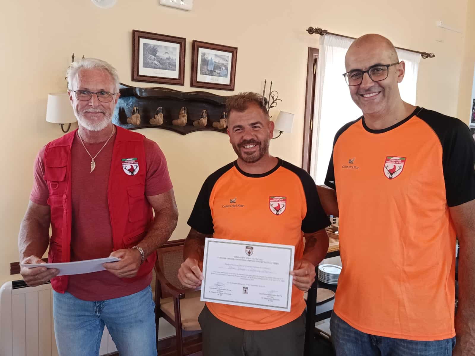 Resultados Exitosos: Cursos de Adiestramiento de Perros de Muestra para Cetrería por la Federación Andaluza de Caza 1 Resultados Exitosos: Cursos de Adiestramiento de Perros de Muestra para Cetrería por la Federación Andaluza de Caza