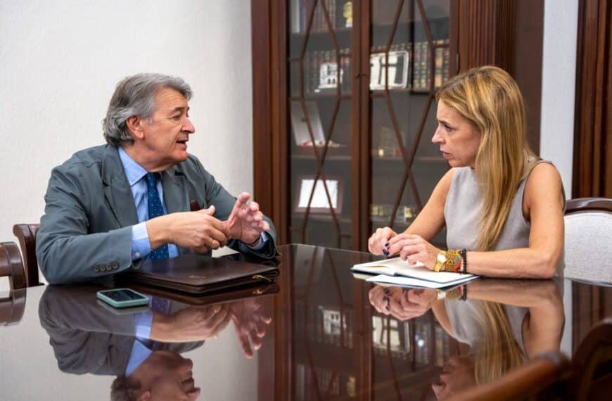 Reunión entre la Diputación y el Consejo Regulador para abordar las necesidades del sector