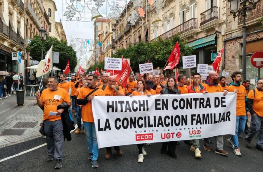 La práctica totalidad de la plantilla de Hitachi Energy ha secundado la huelga que ha dado inicio con una manifestación que ha concluido en el Ayuntamiento de Córdoba.