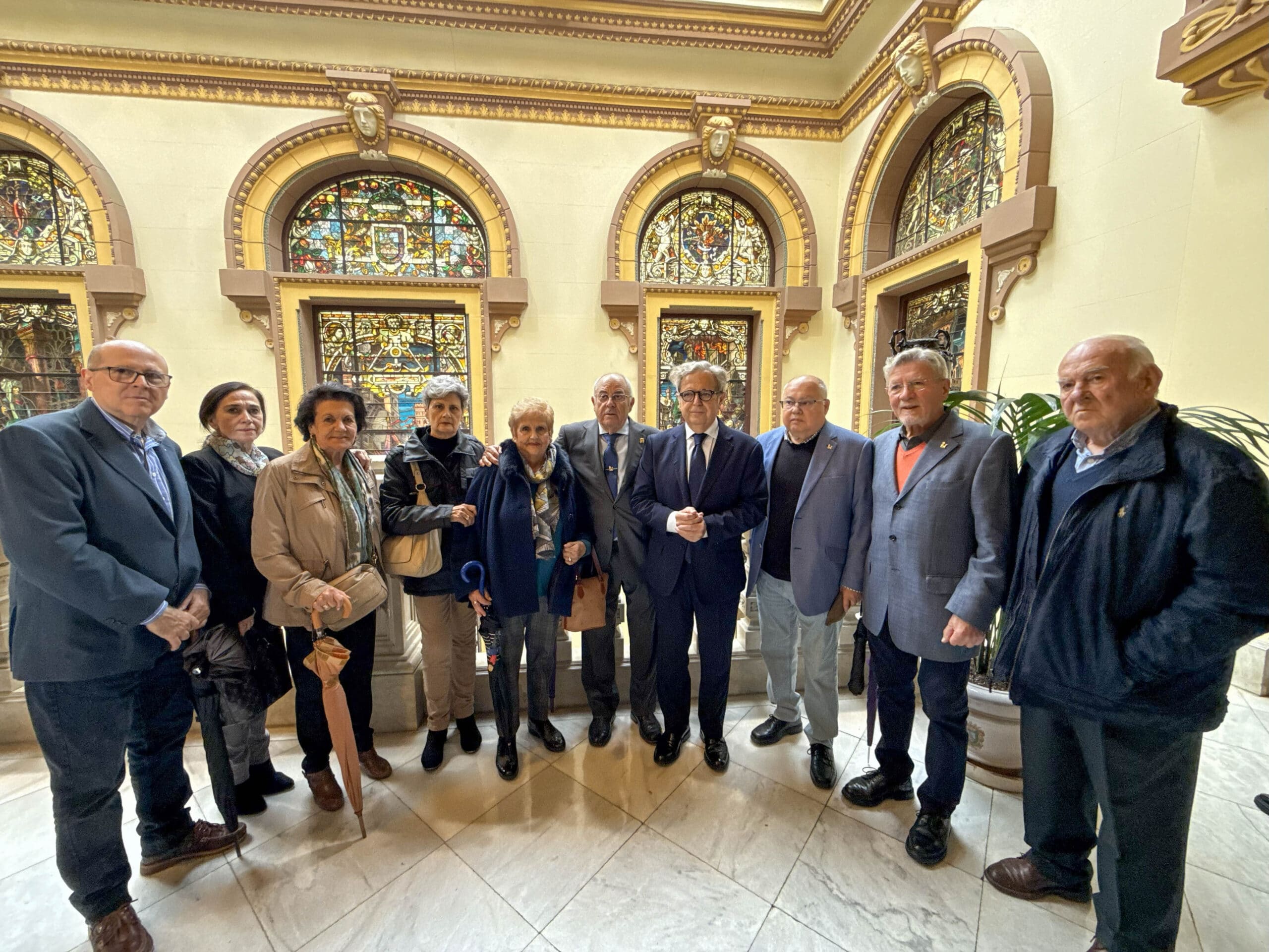 Salvador Fuentes rinde homenaje a 'Fosforito' en la capilla ardiente de Málaga