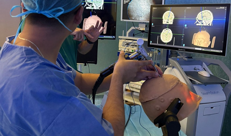 Sanidad Implementa Curso Pionero de Simulación para la Formación de Neurocirujanos Especialistas en España 1 Sanidad Implementa Curso Pionero de Simulación para la Formación de Neurocirujanos Especialistas en España