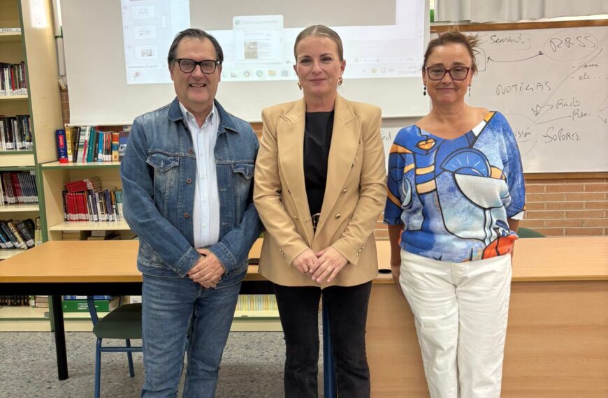 Talleres de Alfabetización Mediática para Estudiantes de Aguadulce: Iniciativa de la Diputación y la Asociación de la Prensa de Almería