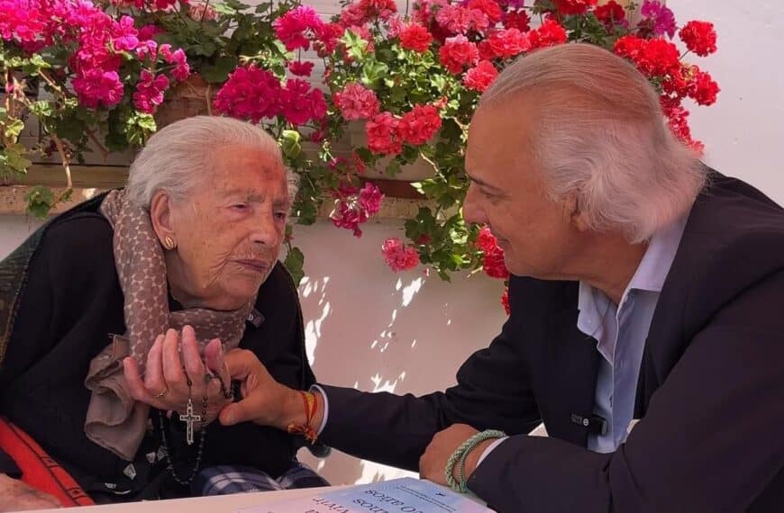 Teresa Fernández, a sus 112 años, se corona como la persona más longeva de España con el apoyo del doctor de la Peña