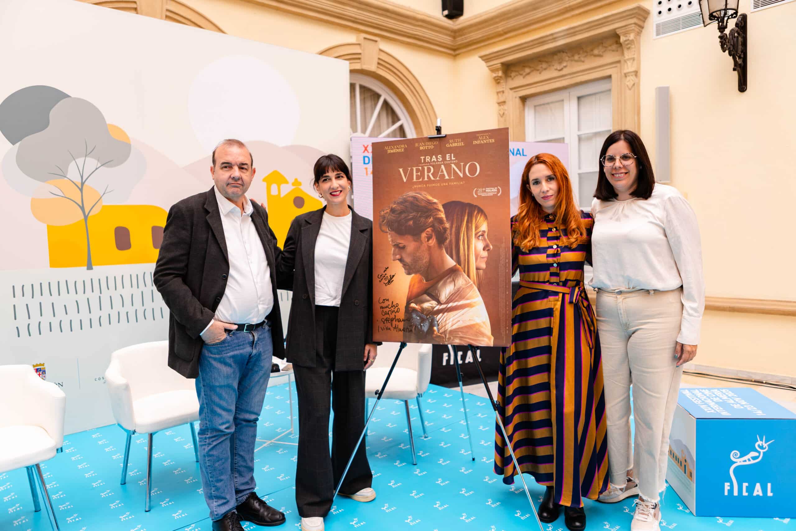 Yolanda Centeno presenta su ópera prima 'Tras el verano' en el Patio de Luces 1 Yolanda Centeno presenta su ópera prima 'Tras el verano' en el Patio de Luces