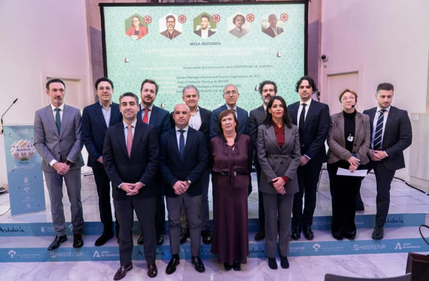 Almería: Epicentro del Debate sobre la Mejora de la Conectividad Aérea