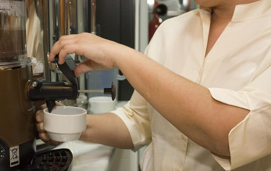 Andalucía Encabeza la Reducción del Desempleo en España con 6,934 Menos Parados en Noviembre