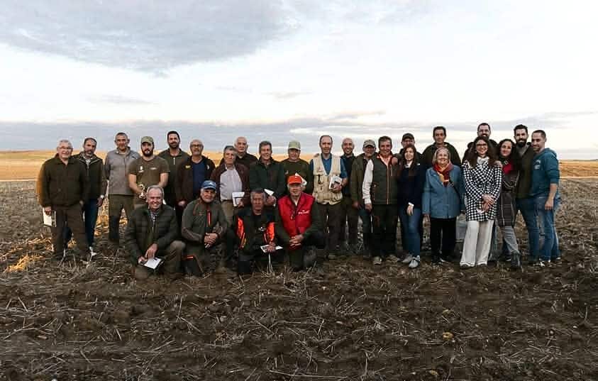 Andrés 'De Coplilla', Sevillano Destacado por su Trayectoria en Perros de Muestra, Reconocido por la Federación Andaluza de Caza