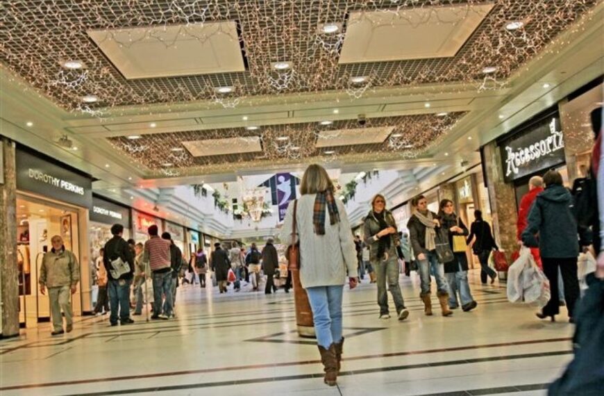 CCOO denuncia la precarización del sector de comercio, especialmente, en fechas navideñas y de rebajas.