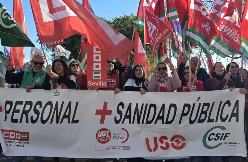 Concentración frente al hospital de Valme.