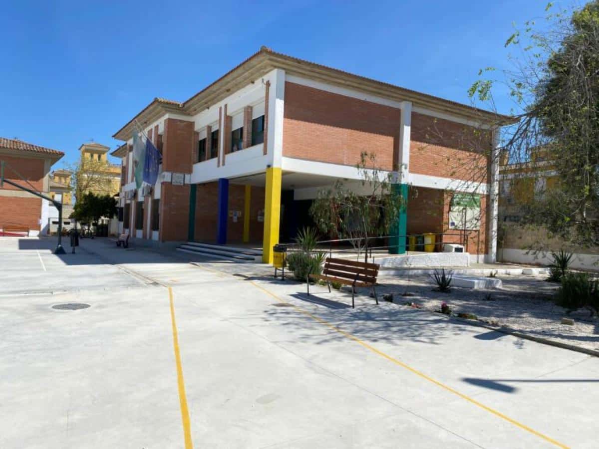 CCOO celebra los avances en la atención al alumnado con necesidades específicas de apoyo educativo 1 Uno de los centros afectados por la falta de personal para atender al ACNEAE.