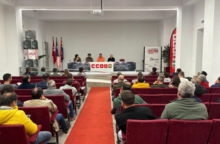 Imagen de la asamblea de delegados sobre la plataforma para el convenio del metal.