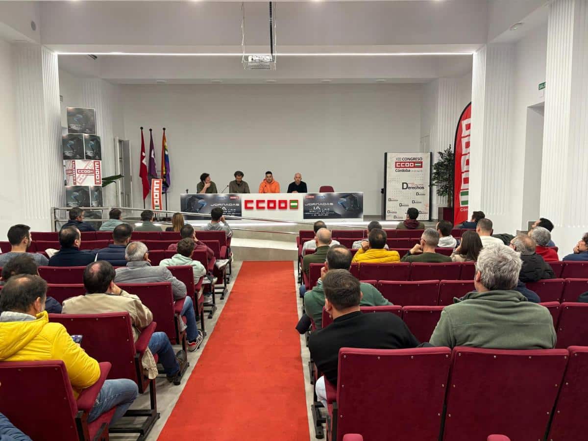 Imagen de la asamblea de delegados sobre la plataforma para el convenio del metal.