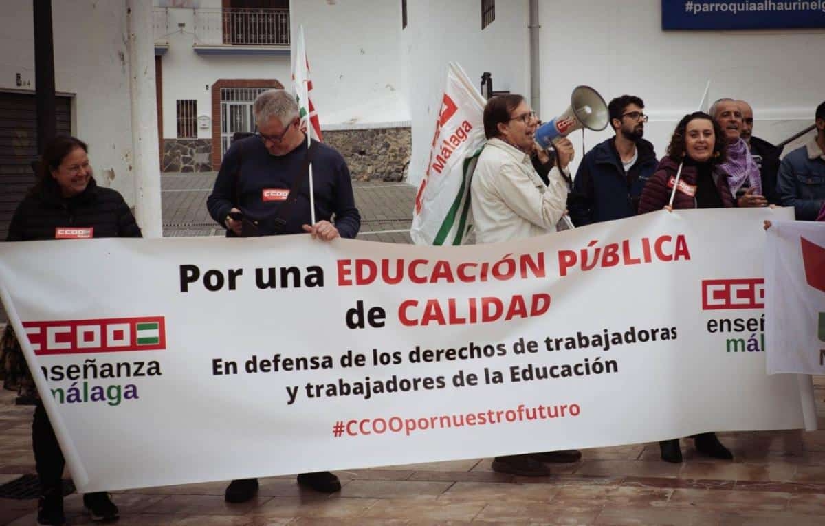 CCOO demanda una solución inmediata a las deficiencias del IES Antonio Gala en Alhaurín el Grande 1 Concentración de protesta IES Antonio Gala de Alhaurín el Grande