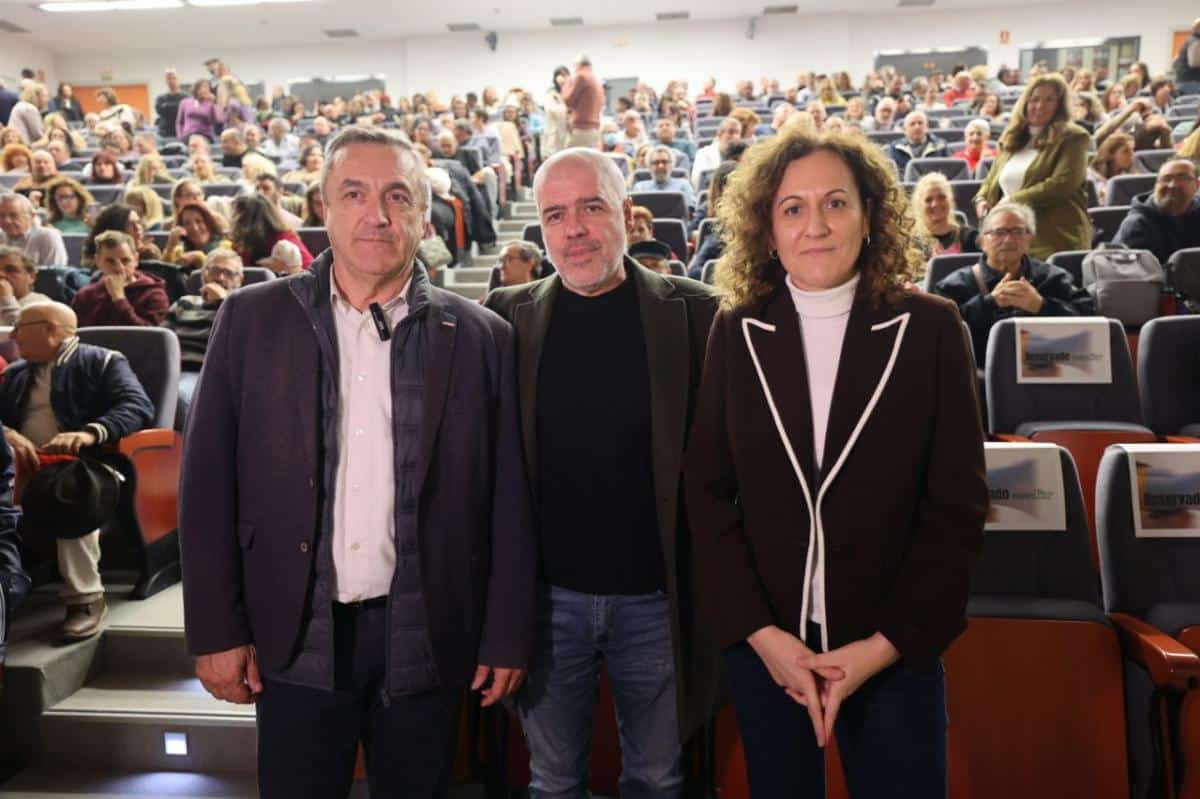 CCOO exige un reparto equitativo de la riqueza a través de aumentos salariales y control de precios: 'La riqueza generada se destina descaradamente al empresariado' 1 Nuria López, Unai Sordo y Fernando Cubillo en la Asamblea de Málaga