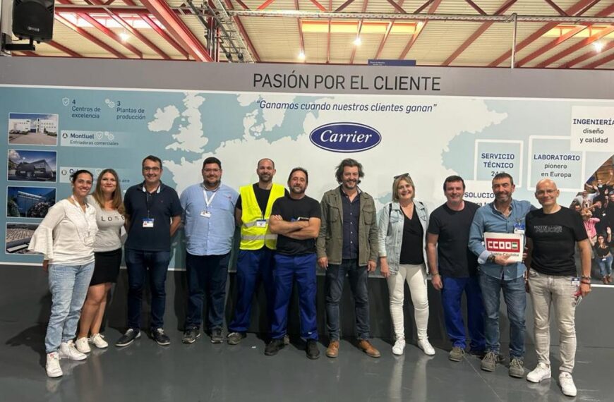 Miembros del comité de empresa de Carrier junto a la secretaria General de CCOO de Córdoba, Marina Borrego, y su homólogo de Industria, Agustín Jiménez.