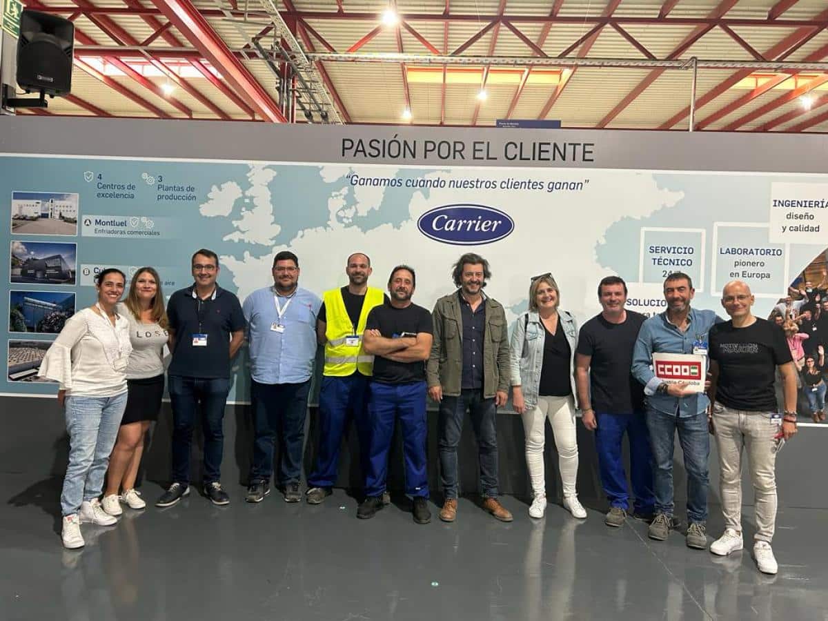 Miembros del comité de empresa de Carrier junto a la secretaria General de CCOO de Córdoba, Marina Borrego, y su homólogo de Industria, Agustín Jiménez.