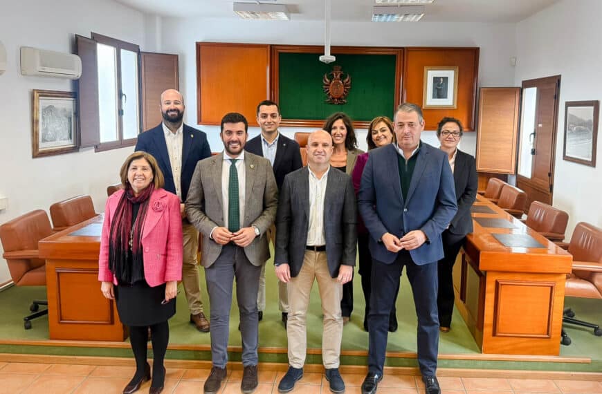 Colaboración entre el Presidente de la Diputación y el Alcalde de Mojácar para Evaluar Proyectos Conjuntos