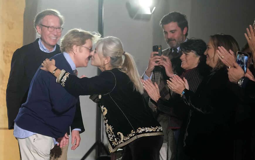 Desfile de Cultura: Homenaje a Victorio y Lucchino y su Impacto en la Moda Andaluza Global