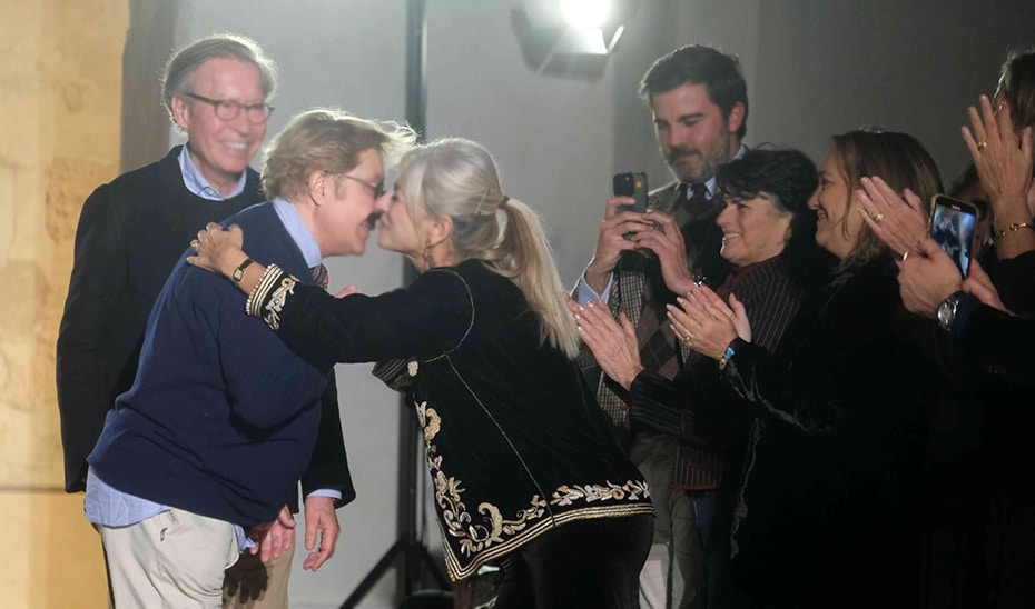 Desfile de Cultura: Homenaje a Victorio y Lucchino y su Impacto en la Moda Andaluza Global 1 Desfile de Cultura: Homenaje a Victorio y Lucchino y su Impacto en la Moda Andaluza Global