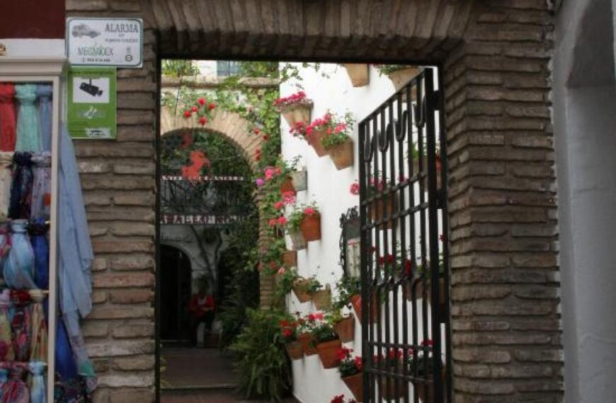 CCOO muestra su preocupación por la mala gestión del mítico restaurante El Caballo Rojo.