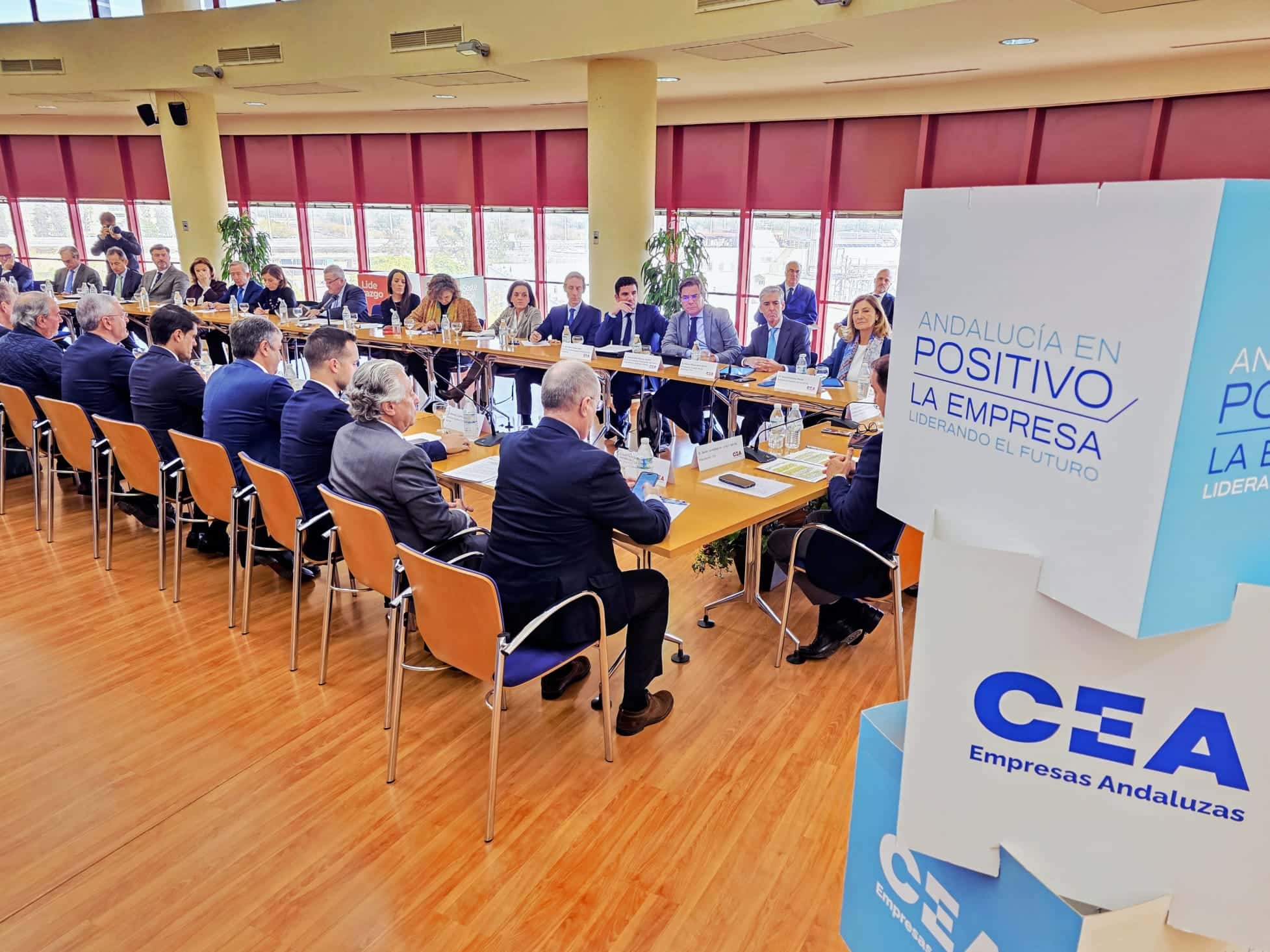 Encuentro de Trabajo entre CEA y la Consejería de Fomento para el Sector Empresarial Andaluz 1 Encuentro de Trabajo entre CEA y la Consejería de Fomento para el Sector Empresarial Andaluz