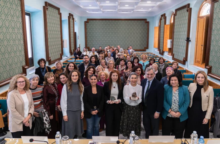 Entrega de los Premios de Ensayo Carmen de Burgos y celebración del Consejo Provincial de Mujeres por parte de la Diputación