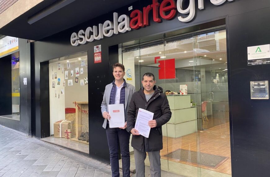 Carlos Álvarez y Daniel Mesa, durante la firma