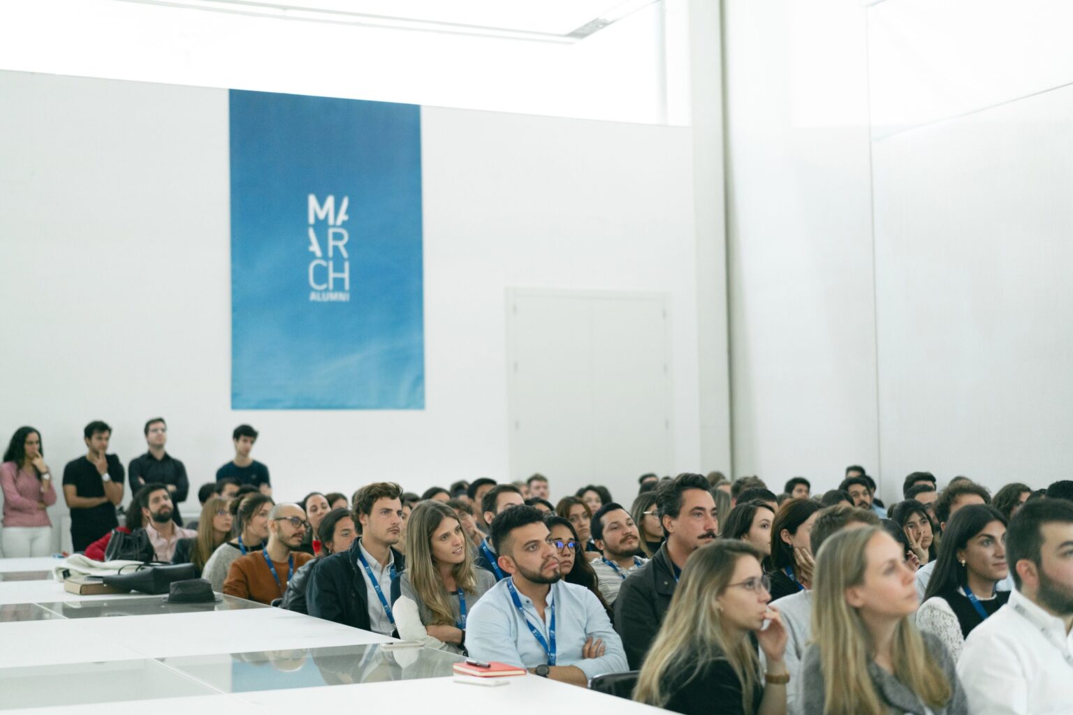 España: Faro Internacional en la Innovación de Arquitectura y Diseño 1 España como potencia en formación de arquitectura y diseño con modelos educativos exportables al mundo