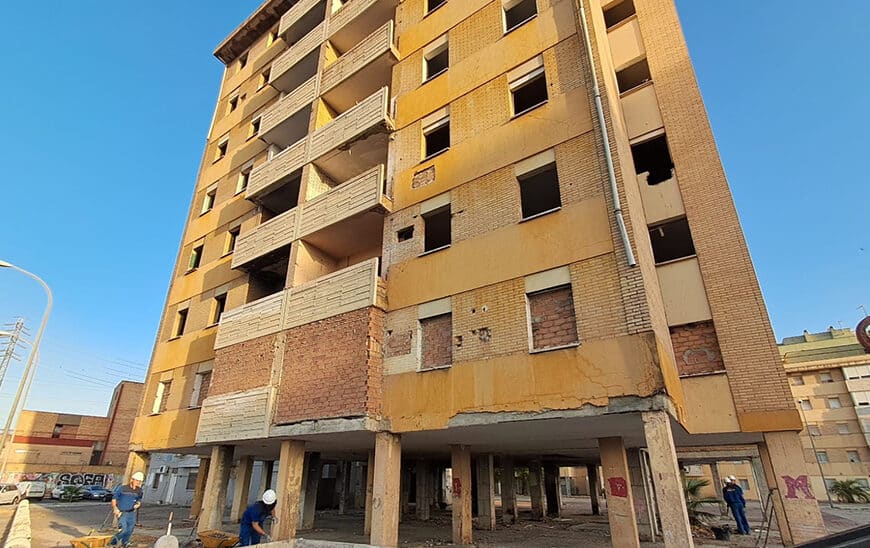 Fomento Invierte 2,7 Millones en la Reconstrucción de Edificio para 30 Viviendas Sociales en el Polígono Sur