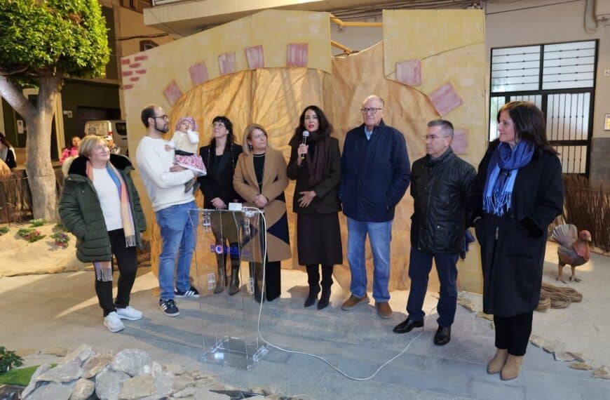 Gádor da la bienvenida a la Navidad con el encendido de luces y su Belén viviente