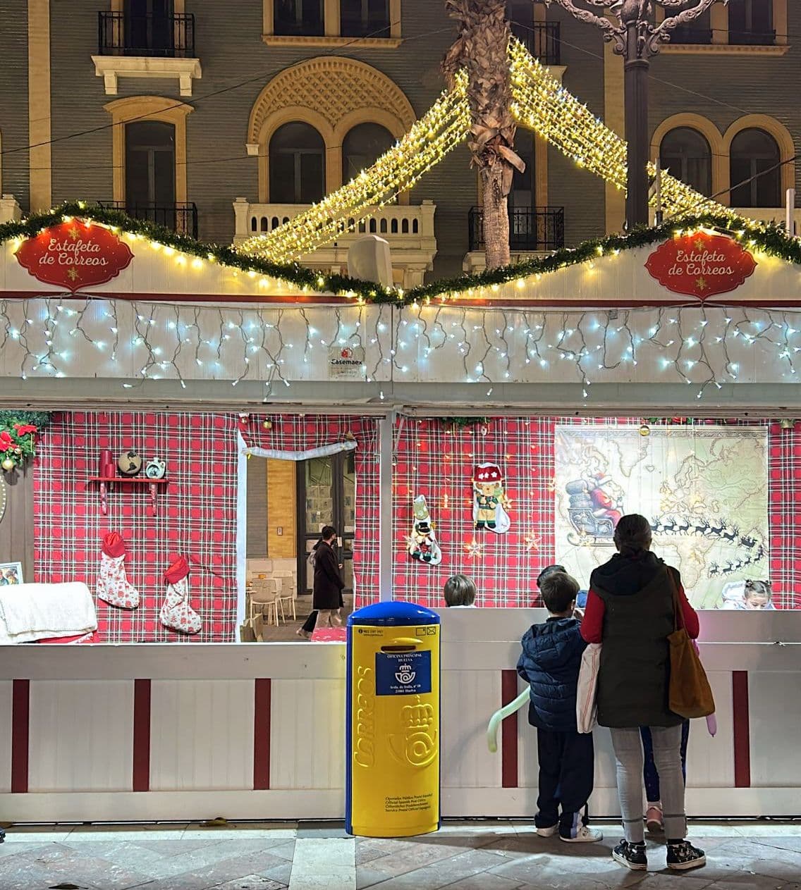 El buzón mágico de Correos vuelve al Mercado Navideño de Huelva por quinto año consecutivo 1 Huelva Buzon Correos Mercadillo Huelva