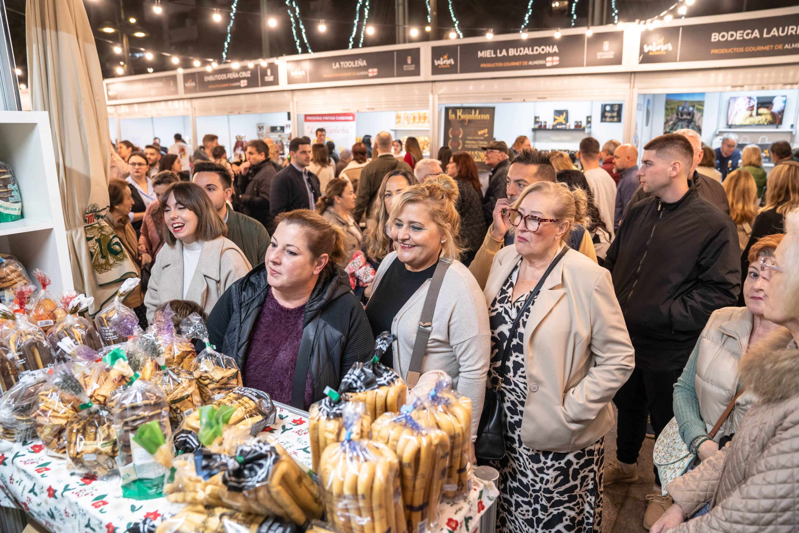 La Feria 'Sabores Almería' Celebra la Navidad en la Plaza de las Velas