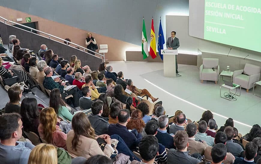 La Junta Acoge a 450 Nuevos Funcionarios en Sevilla para Mejorar la Atención Ciudadana