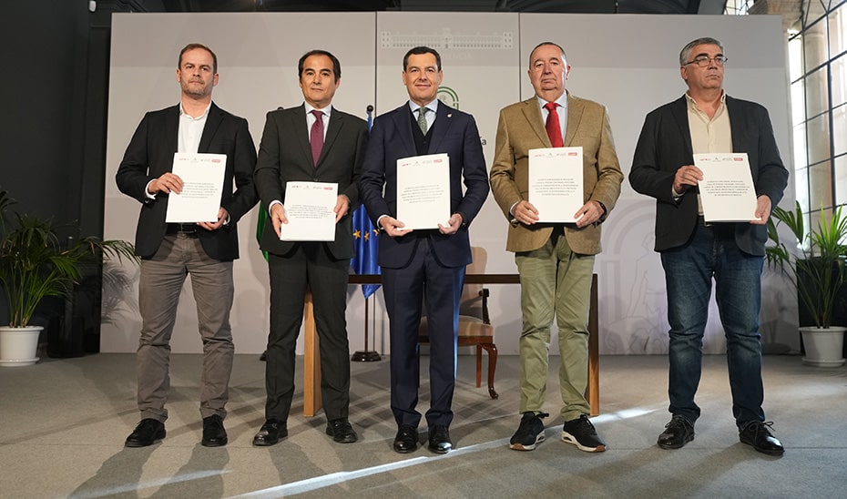 La Junta destinará 250 millones para mejorar condiciones de 70.000 funcionarios y modernizar atención en Andalucía 1 La Junta destinará 250 millones para mejorar condiciones de 70.000 funcionarios y modernizar atención en Andalucía