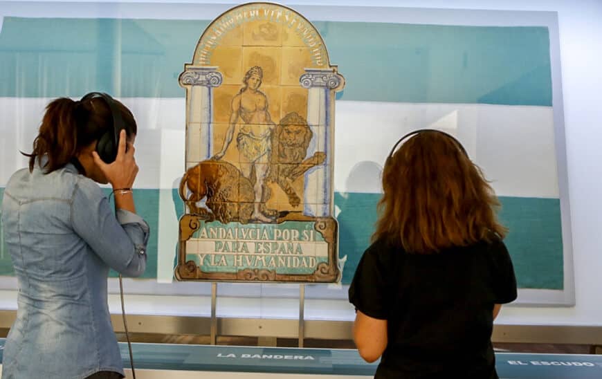 La Junta invita a los centros educativos a celebrar el Día de la Bandera de Andalucía