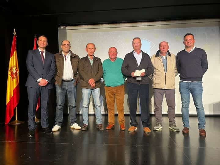 La Sociedad Coto de Caza Torreña recibe el Premio al Desarrollo Asociativo del Ayuntamiento de Torreperogil por cinco décadas de labor