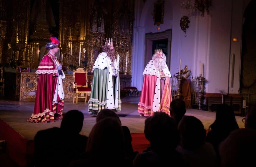 Los Vecinos de El Viso Representan el Auto Sacramental de los Reyes Magos en el Programa 'Navidad en el Palacio de la Merced'