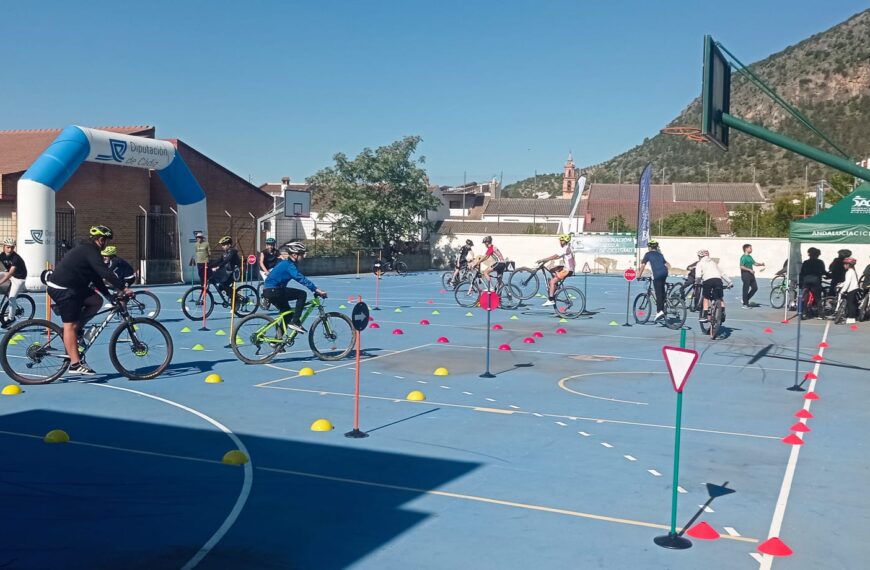 Más de mil escolares aprenden a montar en bicicleta de manera segura y responsable con el programa Bici Educa