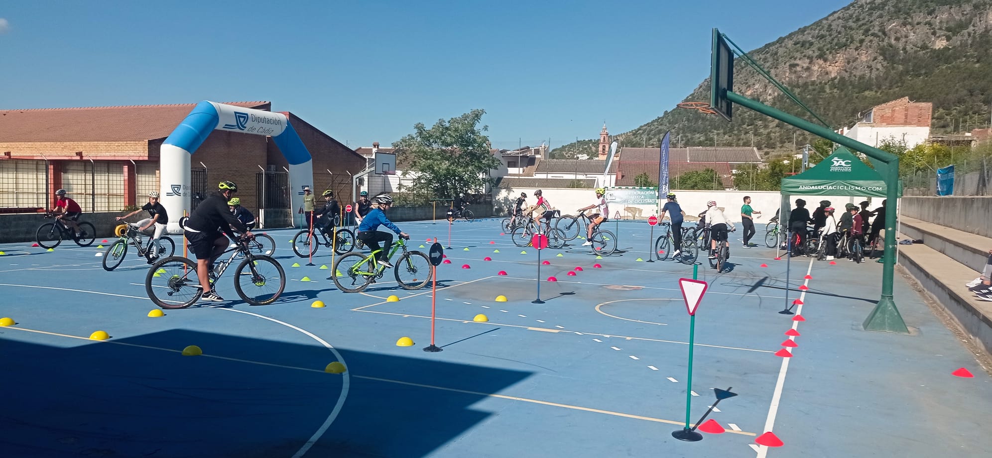 Más de mil escolares aprenden a montar en bicicleta de manera segura y responsable con el programa Bici Educa 1 Más de mil escolares aprenden a montar en bicicleta de manera segura y responsable con el programa Bici Educa